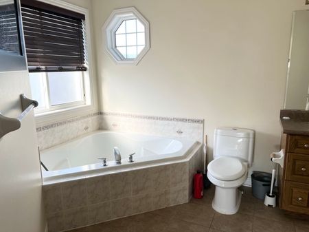 For Lease - 281 Winterberry Boulevard, Thorold, Ontario - Photo 2