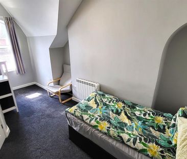 Room 16, Auckland Road, Doncaster - Photo 1