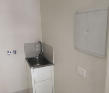 Modern Townhouse in Springvale - Photo 6