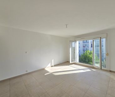 Location Appartement 4 pièces 79m² LA CHAPELLE ST LUC 10600 - Photo 2