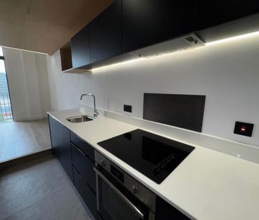 2 Bed Flat, Sky Gardens, M15 - Photo 1