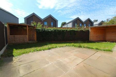 Caspian Way, Purfleet, RM19 - Photo 2