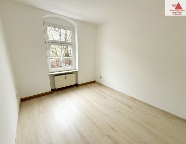 Geräumige 2-Raum-Wohnung mit PKW-Stellplatz auf der Talstraße in Annaberg-Buchholz! - Foto 1
