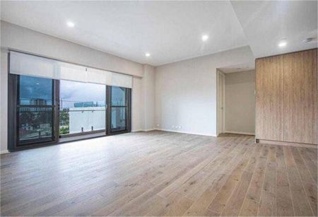 MODERN 2 BEDROOM 2 BATHROOM APARTMENT - Photo 5