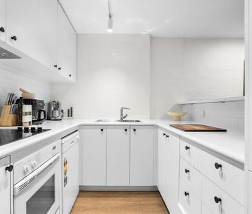 “CITY EDGE”- MELBOURNE'S ORIGINAL URBAN VILLAGE - Photo 6