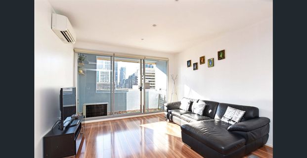 Gorgeous Unfurnished Two Bedroom Apartment in the Heart of Melbourne! - Photo 1