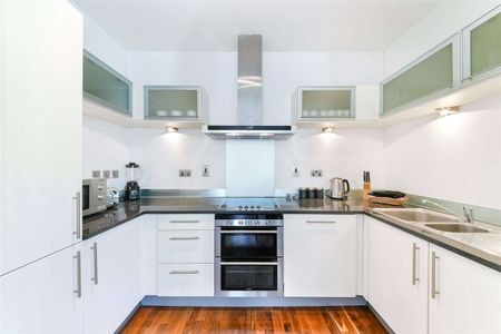 A well appointed two double bedroom apartment with views of South Dock and Canary Wharf. - Photo 4