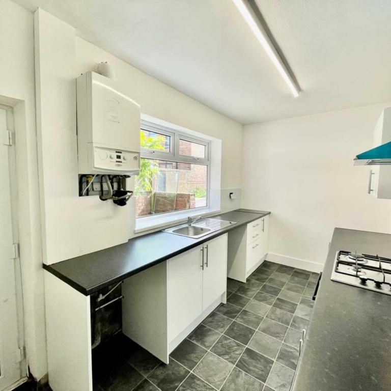 3 bedroom terraced house to rent - Photo 1