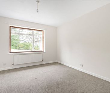 A five bedroom detached property situated within the town of Wendov... - Photo 3