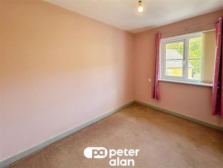 Coed Celynen Drive, Abercarn - Photo 3