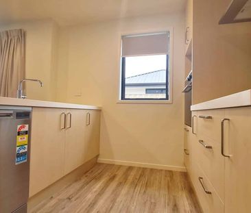 ROLLESTON - 3 BEDROOMS, 2 LIVING, 2 BATHROOMS, HEATPUMP, DOUBLE GARAGE - Photo 5