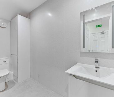 3 bedroom flat to rent - Photo 3