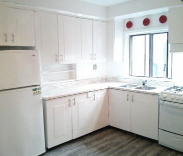 Eglinton Ave East - Photo 2