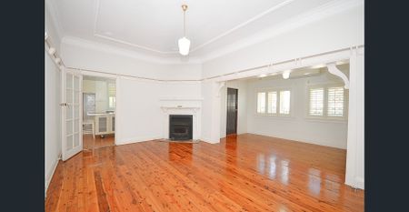 Beautiful Family Home!! - Photo 2