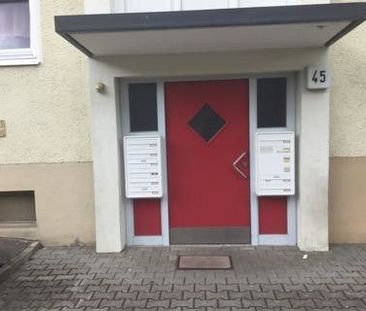 Schöne Wohnung sucht Mieter: Teilrenovierte 2-Zimmer-Wohnung - Foto 1