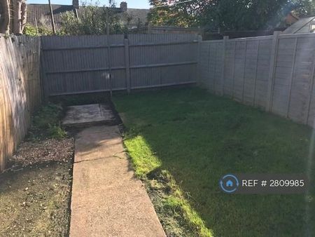 2 bedroom semi-detached house to rent - Photo 5