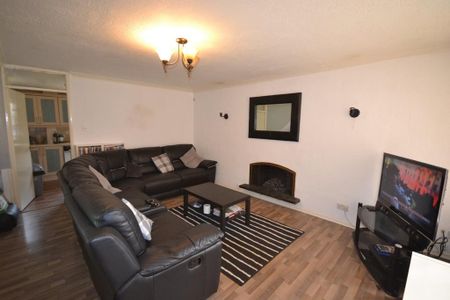 3 bedroom end of terrace house to rent - Photo 2