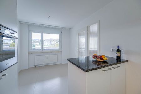 Well connected, generous living! - Photo 5