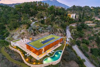 Contemporay villa with five car garage and panoramic sea views in El Madroñal