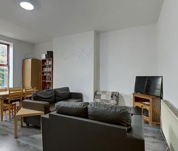 3 bedroom flat to rent - Photo 1