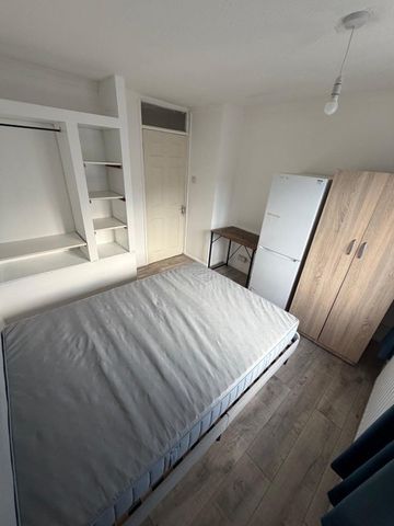 Room in a Shared Flat, Boreham Avenue, E16 - Photo 2