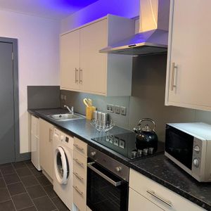 1 bedroom private hall to rent - Photo 2