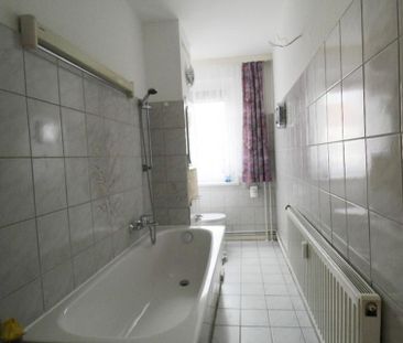 *** 3 Zimmer + Balkon + Einbauküche ---neu renoviert *** - Foto 1