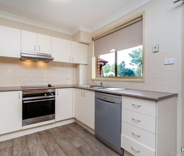Spacious & Convenient 3-Bedroom Townhouse in Prime Kingswood Location! - Photo 3
