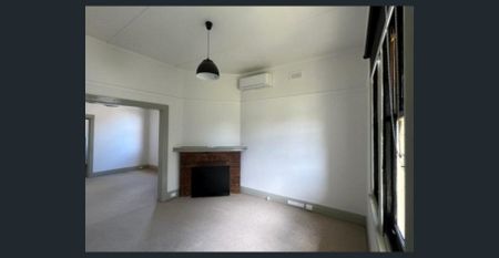 Central 2 Bedroom Home! - Photo 5