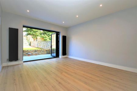 3 bedroom flat to rent - Photo 2