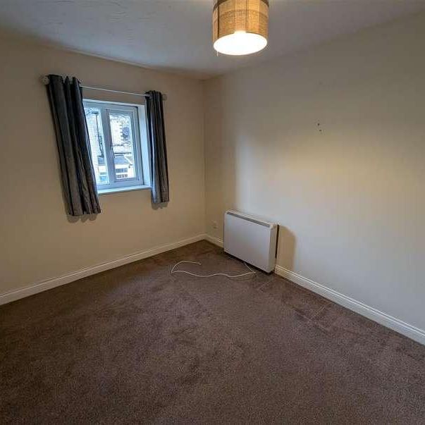 Nialls Court, Thackley, Bradford, BD10 - Photo 1