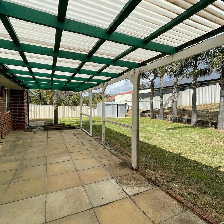 3x1 Australind close to schools - Photo 1