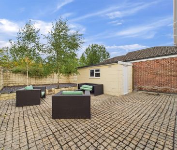 2 bedroom Semi-detached bungalow to rent - Photo 2