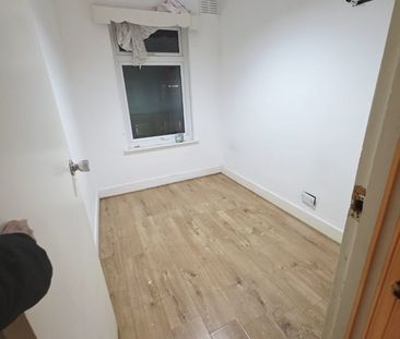 4 Bed Terraced House, Dersingham Avenue, E12 - Photo 5