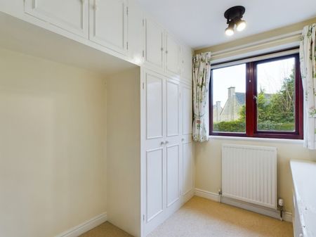 Somerville Court, Cirencester, Gloucestershire, GL7 - Photo 4
