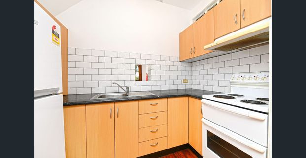 Beautiful Federation Studio - Moments From Waratah Mills Light Rail - Photo 1