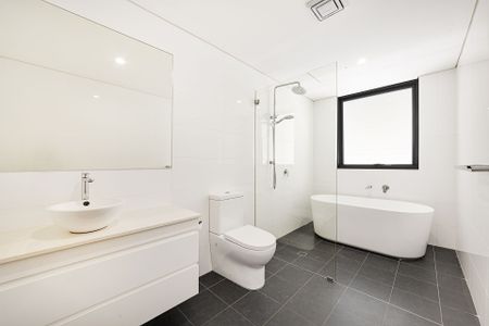 Boutique Building Top Floor Apartment with Secure Parking - Photo 4