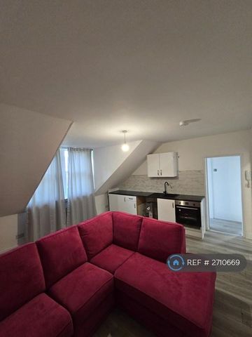 1 bedroom flat to rent - Photo 4