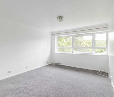 2 bed Flat for rent - Photo 2