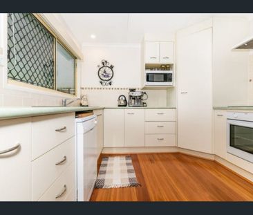 Family-Friendly Home with Spacious Living !!! - Photo 3