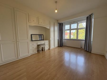 4 bedroom semi-detached house to rent - Photo 3