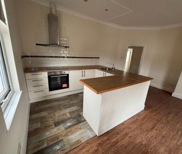 3 bedroom apartment to rent - Photo 2
