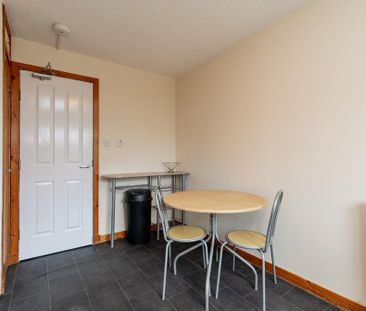 3 bedroom flat to rent - Photo 5