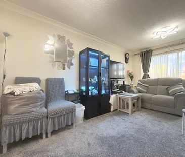 1 bedroom in a house share to rent - Photo 2