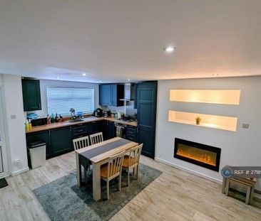 2 bedroom semi-detached house to rent - Photo 4