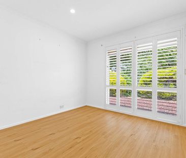 Fantastic Location - Beautiful Executive Home - Photo 5