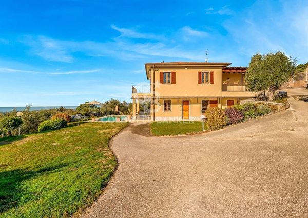 Via Murli, Pietrasanta, Tuscany 54038