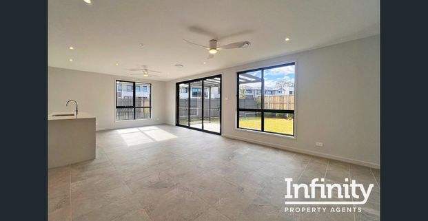 Brand New Luxury Family Home - Photo 1