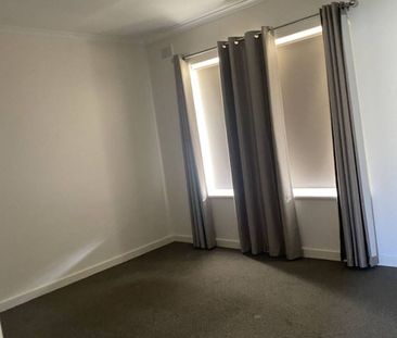 Quiet Unit in small group - Photo 2