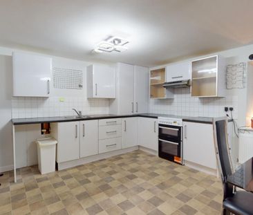 2 bedroom Flat To Let - Photo 4